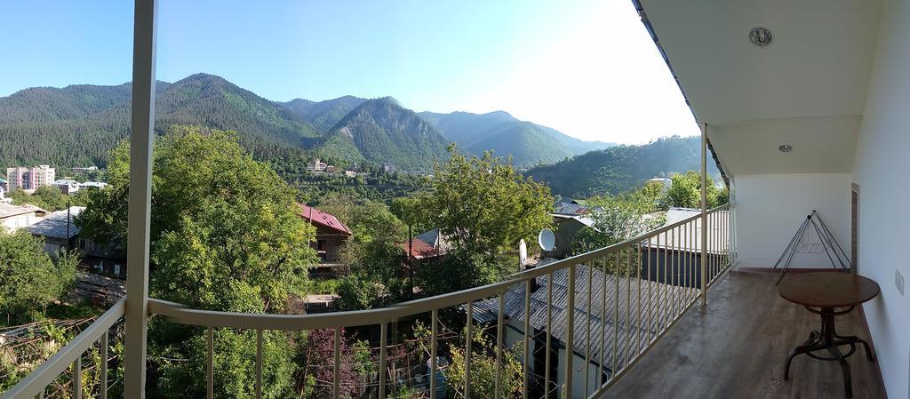 Akaki'S Guesthouse Borjomi Exterior photo