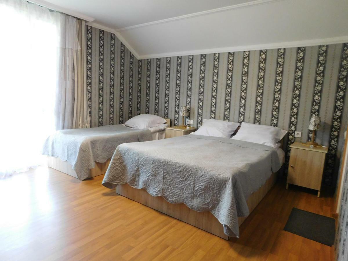 Akaki'S Guesthouse Borjomi Exterior photo